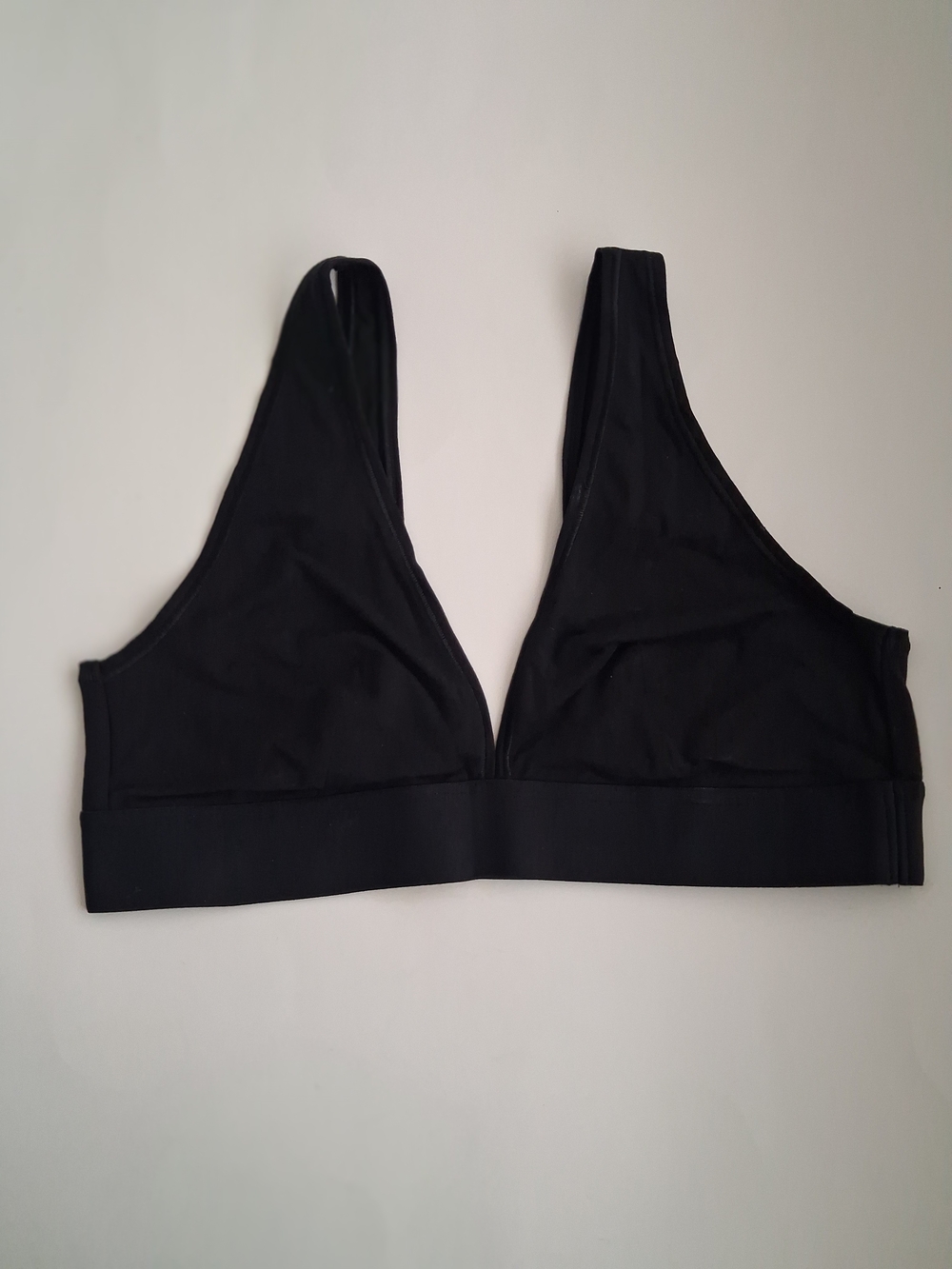 TNA Black Wireless Deep V Bralette - Picture 4 of 13